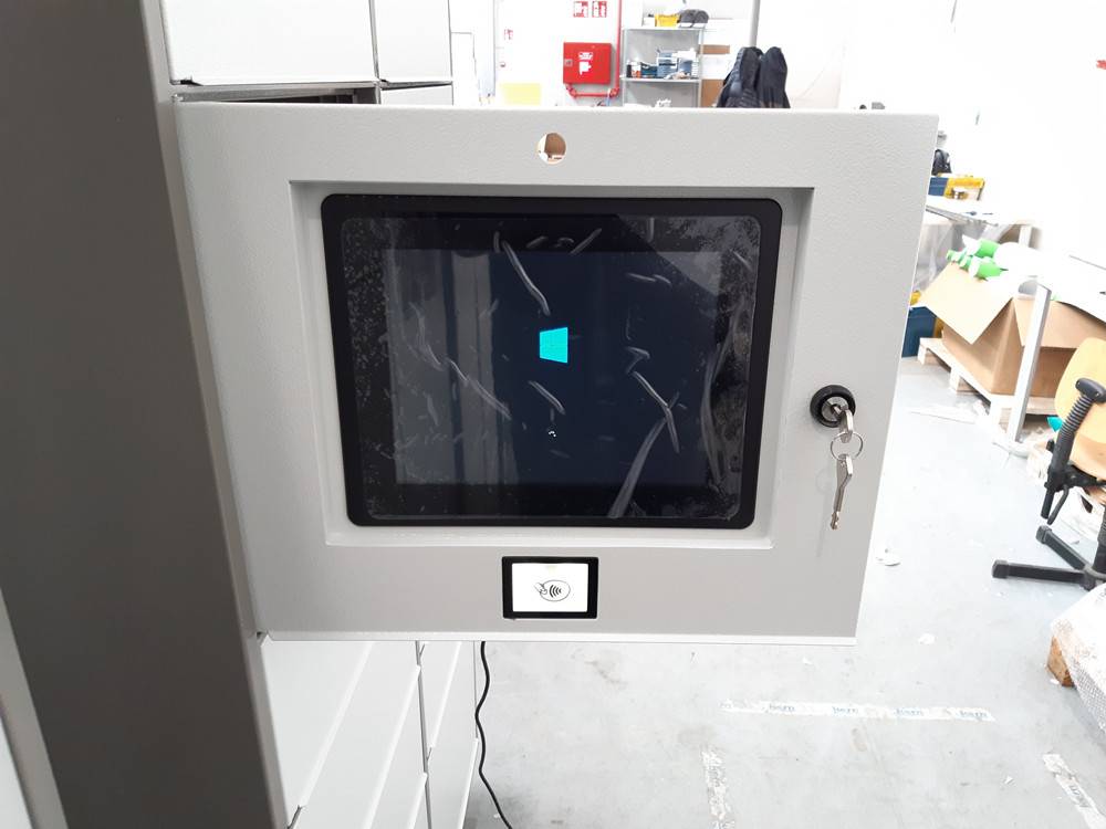 10.4inch Industrial panel pc for Smart Locker in Spain （1）(1).jpg